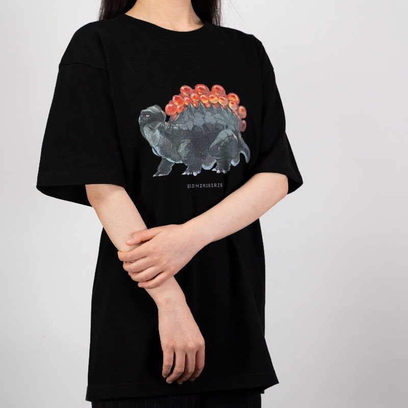 T-shirt (Salmon Roe Gunkan) [Village Vanguard Collaboration Product]