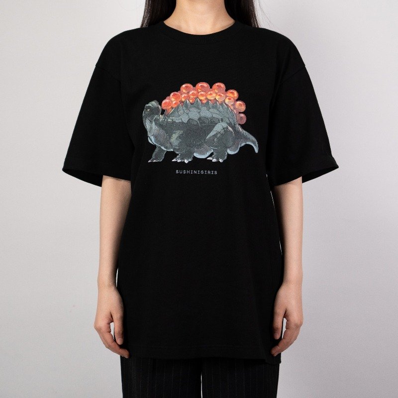 T-shirt (Salmon Roe Gunkan) [Village Vanguard Collaboration Product]